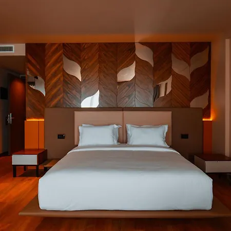 Royal G Deluxe Hotel Shkallnur