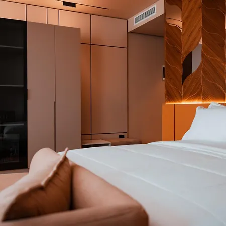 Royal G Deluxe Hotel