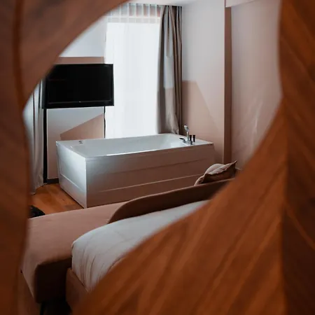 Royal G Deluxe Hotel 5*