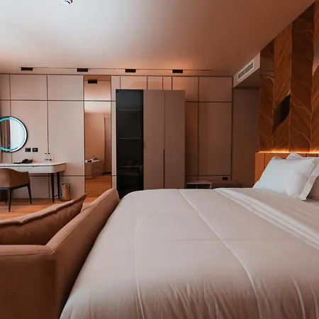 Royal G Deluxe Hotel Shkallnur