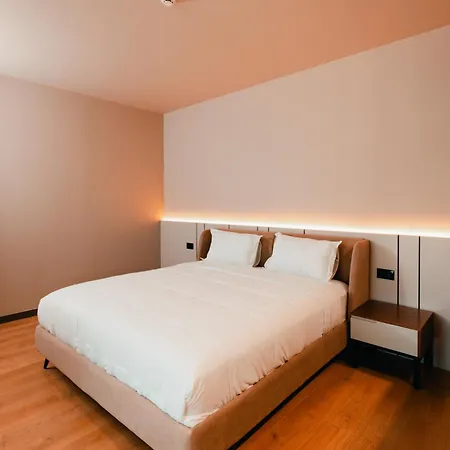 Hotel Royal G Deluxe Shkallnur