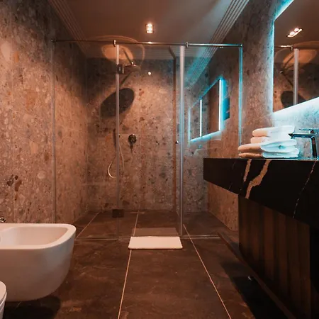 Hotel Royal G Deluxe Shkallnur