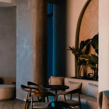 Royal G Deluxe Hotel