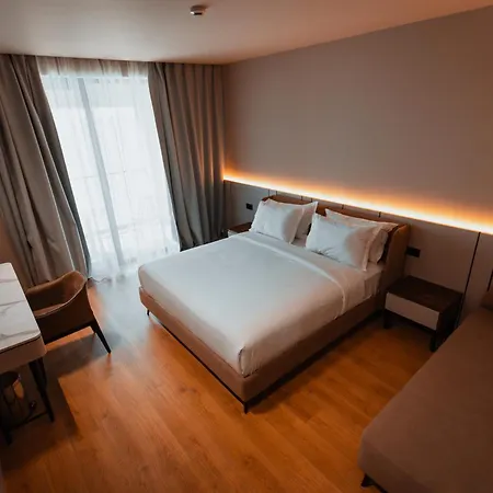 Royal G Deluxe Hotel