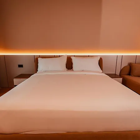 Royal G Deluxe Hotel