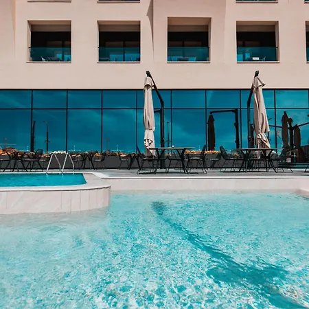 Royal G Deluxe Hotel Shkallnur