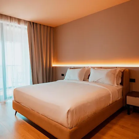 Royal G Deluxe Hotel