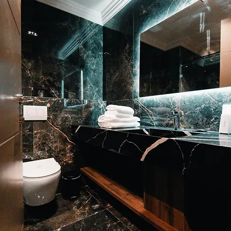 Royal G Deluxe 5* Shkallnur