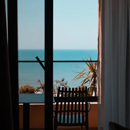 Royal G Deluxe Hotel