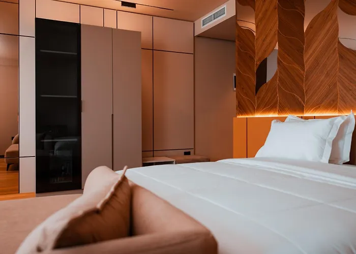 Royal G Deluxe Hotel