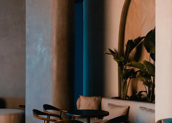 Royal G Deluxe Hotel