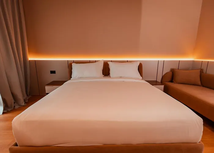 Royal G Deluxe Hotel